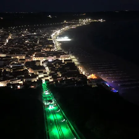 Casa Batel A 100m Da Hébergement de vacances Nazaré
